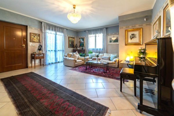 casa indipendente in vendita a Valverde(CT)