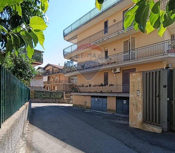 appartamento in vendita a Valverde(CT)