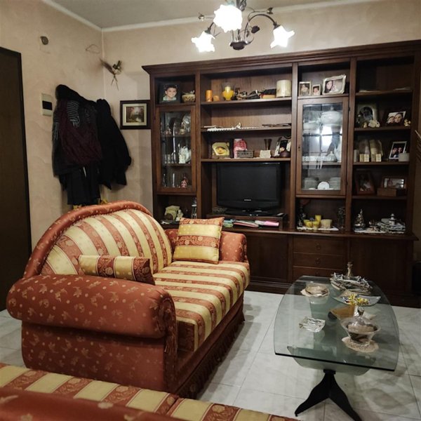 appartamento in vendita a Valverde(CT)