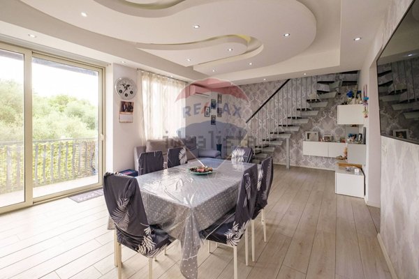 appartamento in vendita a Valverde(CT)