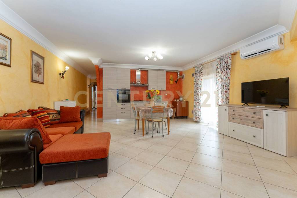 appartamento in vendita a Valverde(CT)