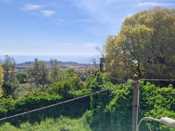 appartamento in vendita a Valverde(CT)