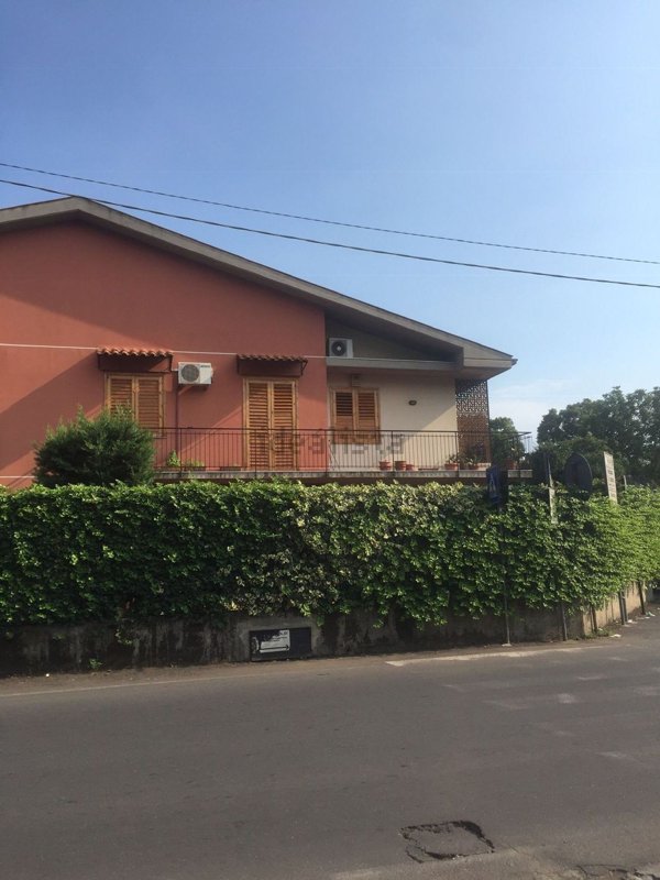 appartamento in vendita a Valverde(CT)
