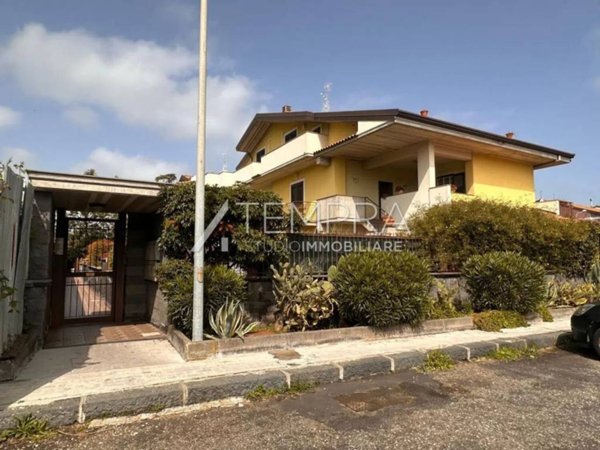 appartamento in vendita a Valverde(CT)