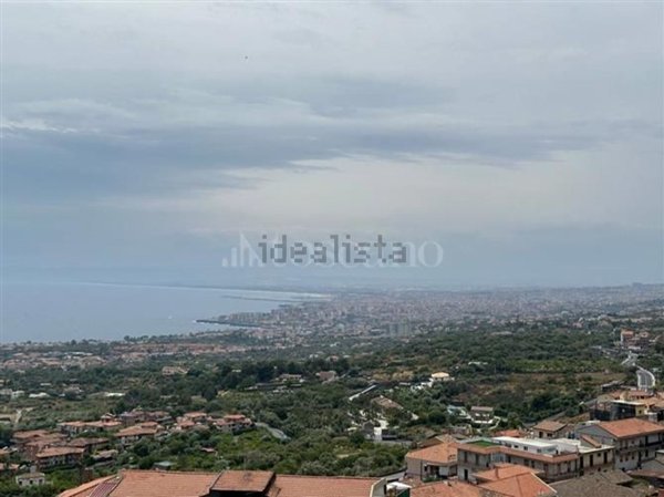 appartamento in vendita a Valverde(CT)