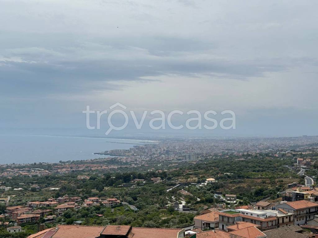 appartamento in vendita a Valverde(CT)