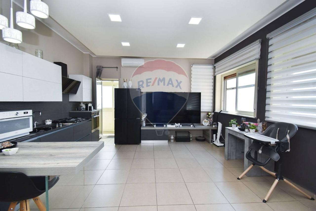 appartamento in vendita a Valverde(CT)