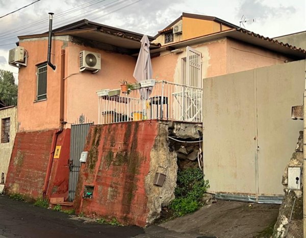 appartamento in vendita a Valverde(CT)