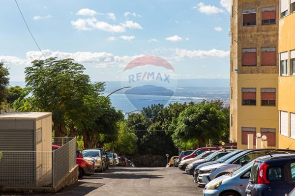 appartamento in vendita a Valverde(CT)