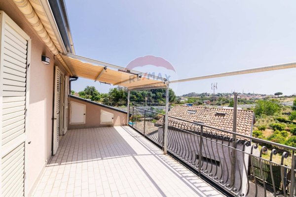 appartamento in vendita a Valverde(CT)