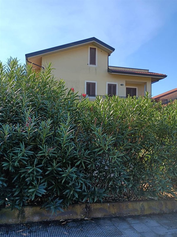 appartamento in vendita a Valverde(CT)