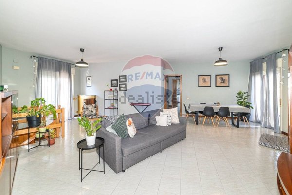 appartamento in vendita a Valverde(CT)