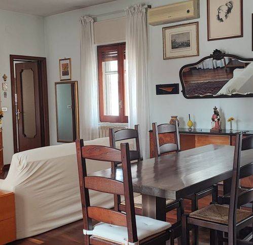 appartamento in vendita a Valverde(CT)