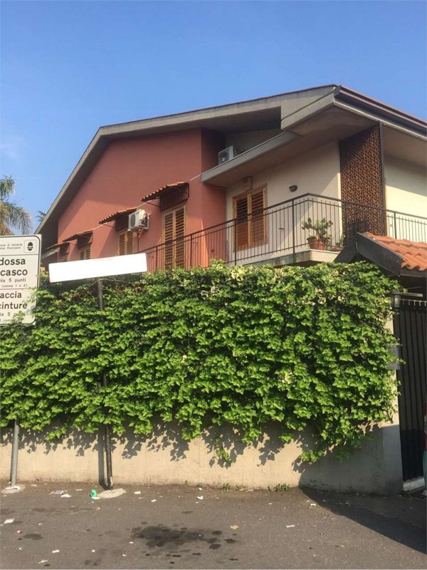 appartamento in vendita a Valverde(CT)