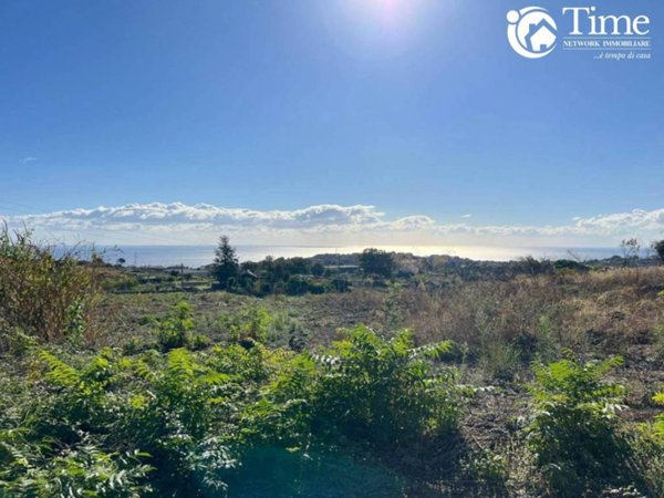 terreno agricolo in vendita a Valverde(CT)