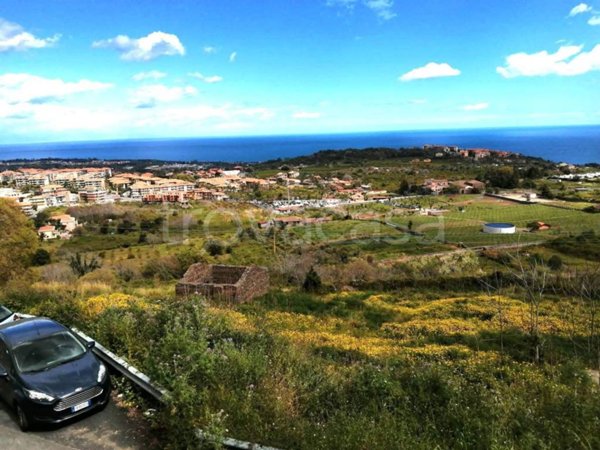 appartamento in vendita a Valverde(CT)