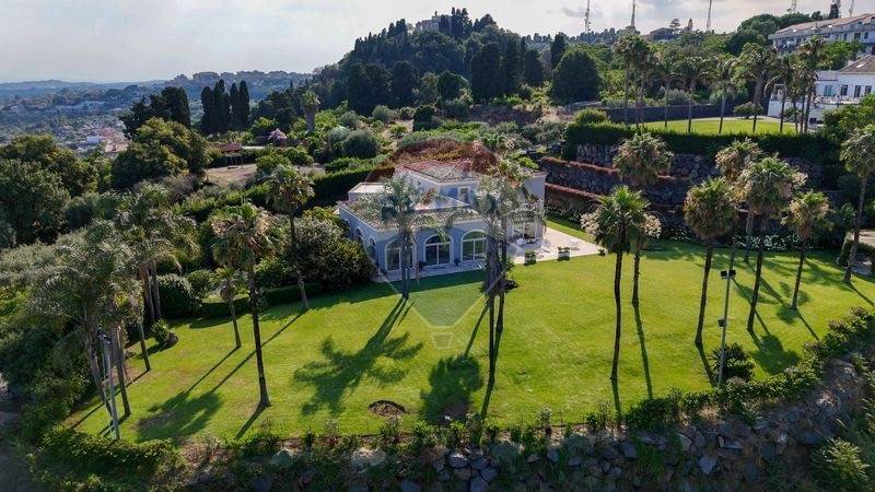 casa indipendente in vendita a Valverde(CT)