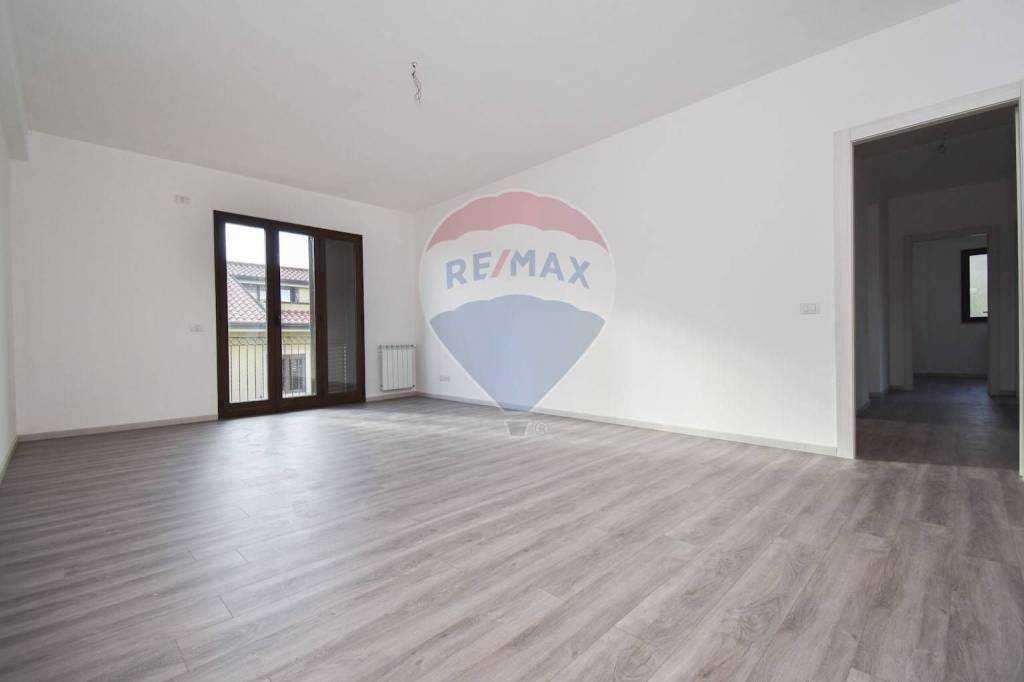 appartamento in vendita a Valverde(CT)