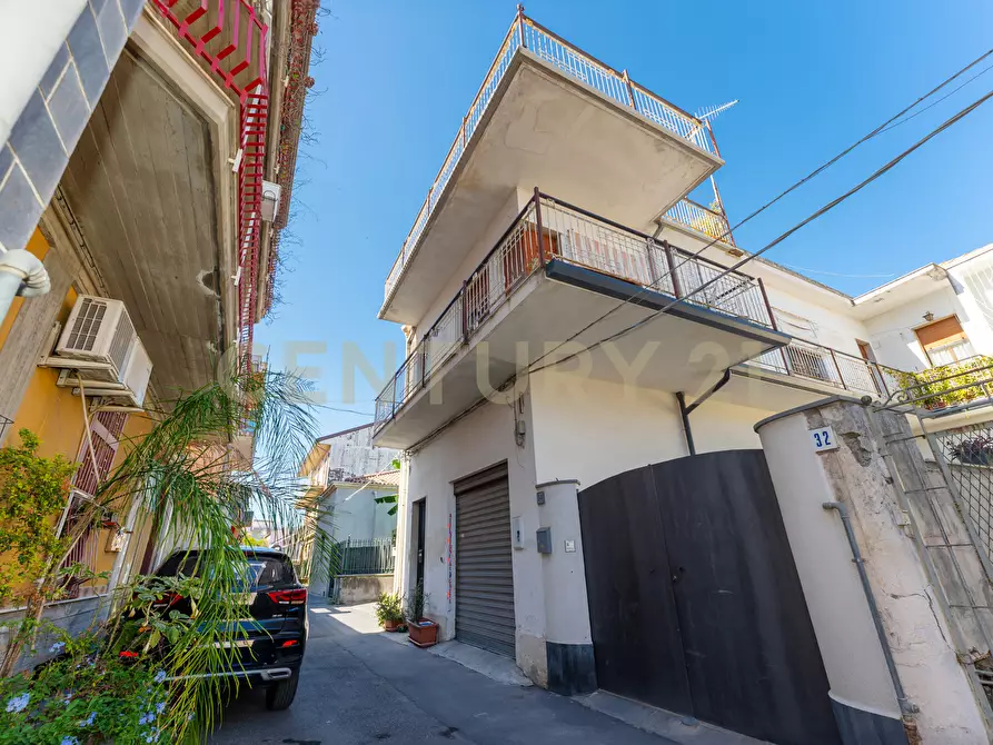 casa indipendente in vendita a Valverde(CT)