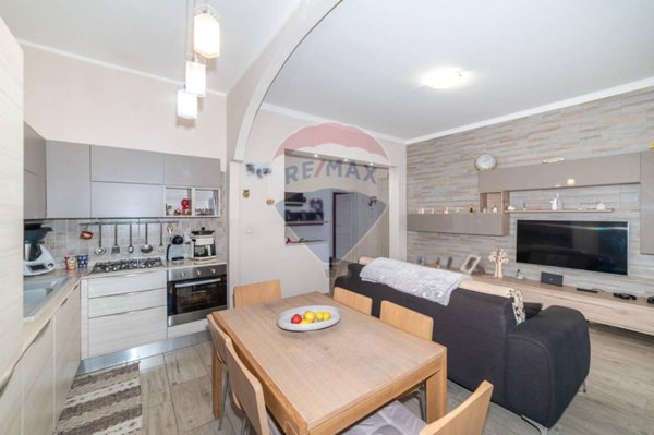 appartamento in vendita a Valverde(CT)