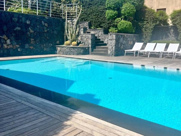 casa indipendente in vendita a Valverde(CT)