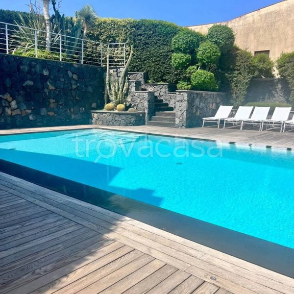 casa indipendente in vendita a Valverde(CT)