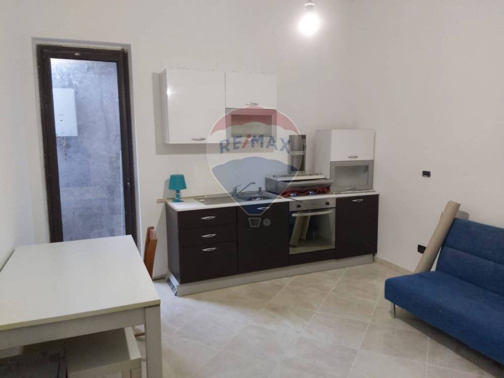 casa indipendente in vendita a Valverde(CT)