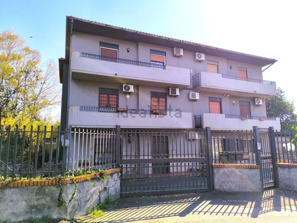 appartamento in vendita a Valverde(CT)