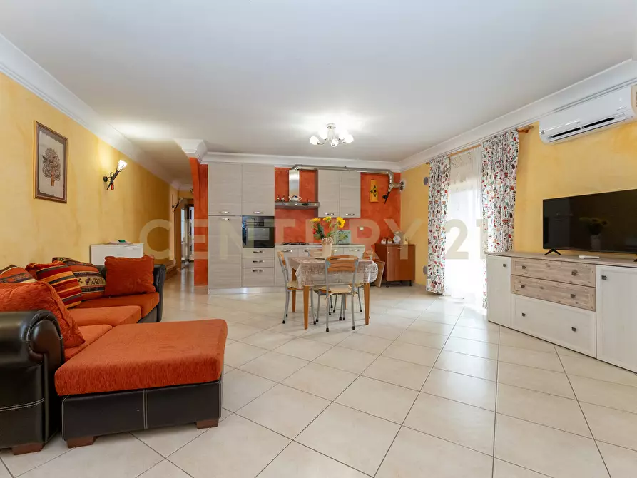 appartamento in vendita a Valverde(CT)