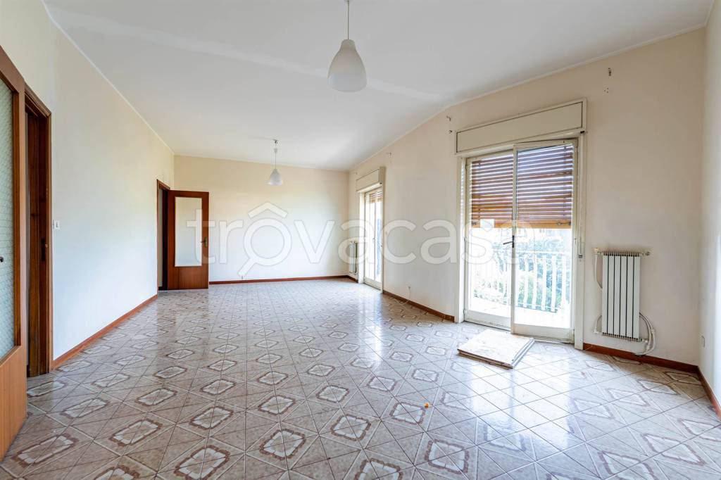 appartamento in vendita a Valverde(CT)