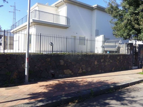 appartamento in vendita a Valverde(CT)