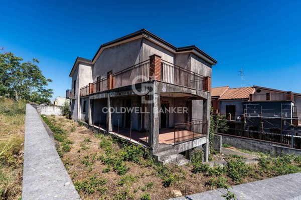 casa indipendente in vendita a Valverde(CT)