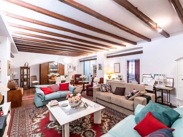 casa indipendente in vendita a Valverde(CT)