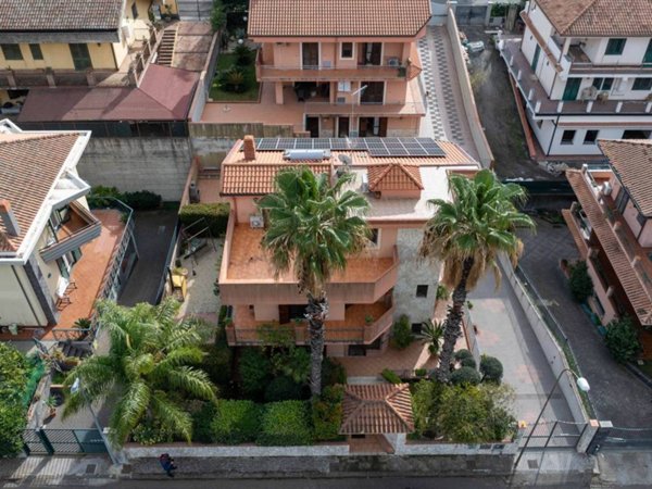 casa indipendente in vendita a Valverde(CT)