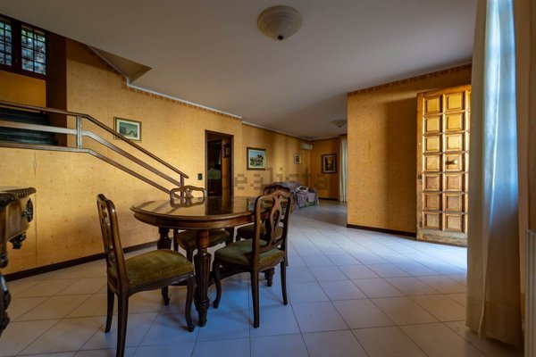 casa indipendente in vendita a Valverde(CT)