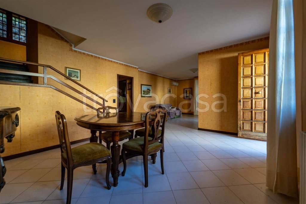 casa indipendente in vendita a Valverde(CT)