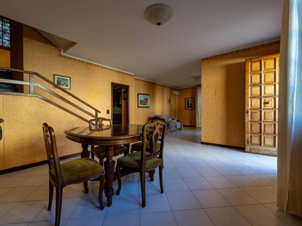 casa indipendente in vendita a Valverde(CT)