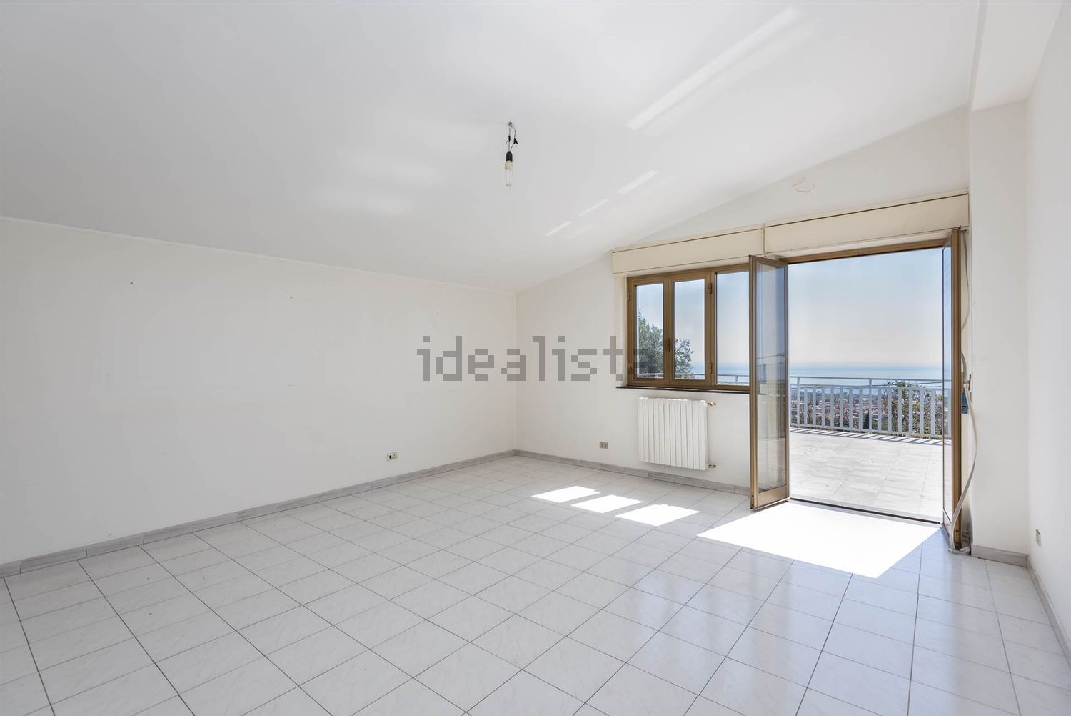 appartamento in vendita a Valverde(CT)