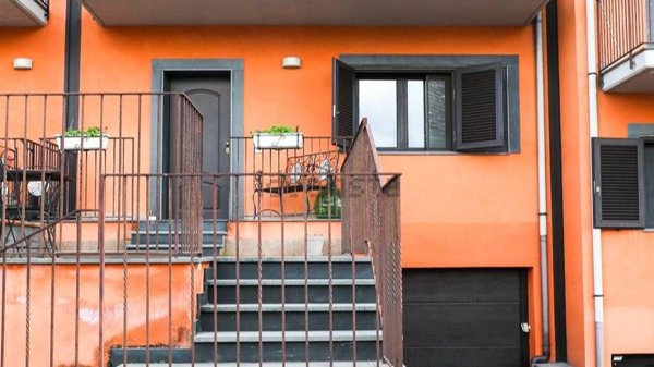 appartamento in vendita a Valverde(CT)