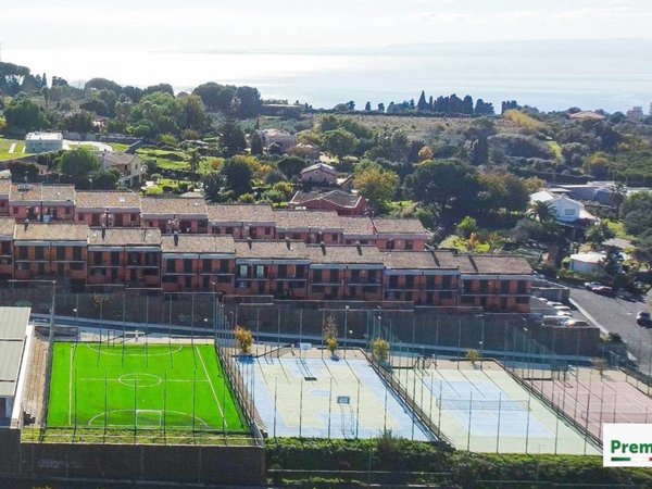 casa indipendente in vendita a Valverde(CT)