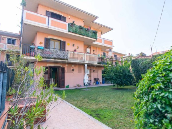 appartamento in vendita a Valverde(CT)