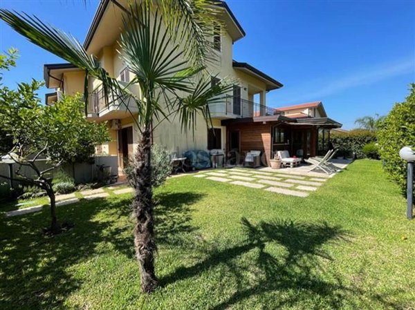 appartamento in vendita a Valverde(CT)