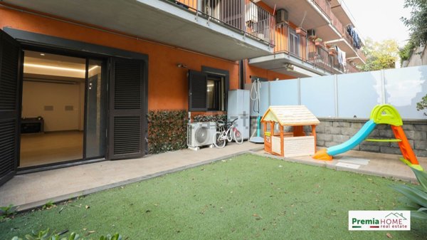 casa indipendente in vendita a Valverde(CT)