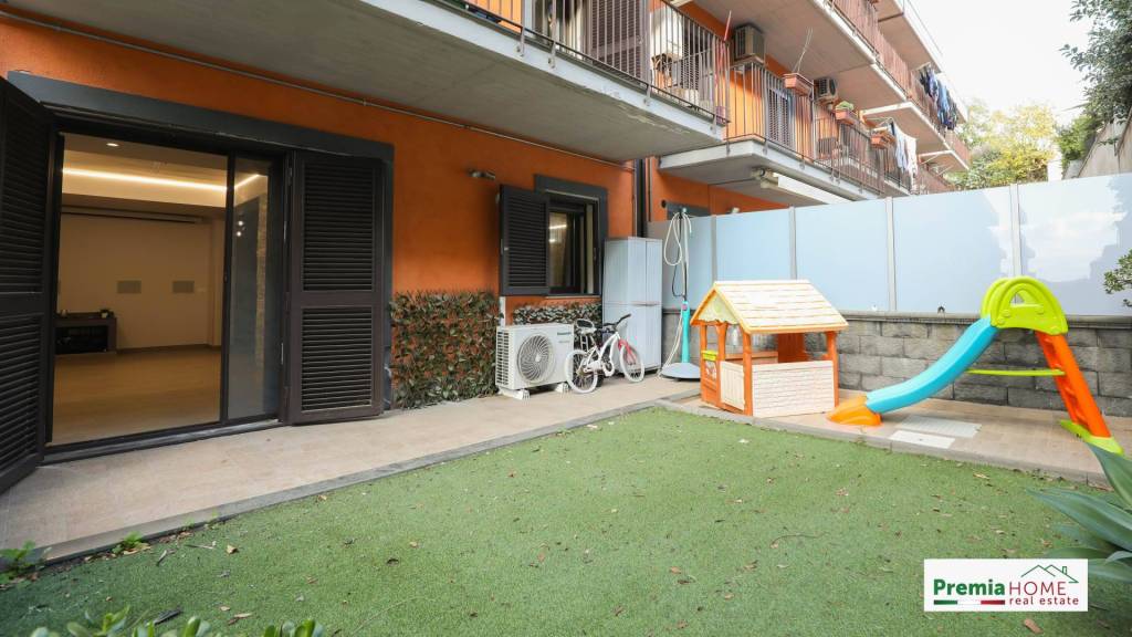 casa indipendente in vendita a Valverde(CT)