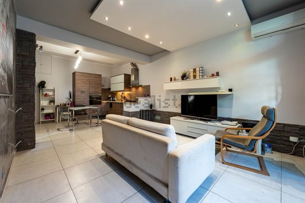 appartamento in vendita a Valverde(CT)