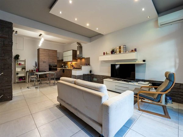 appartamento in vendita a Valverde(CT)