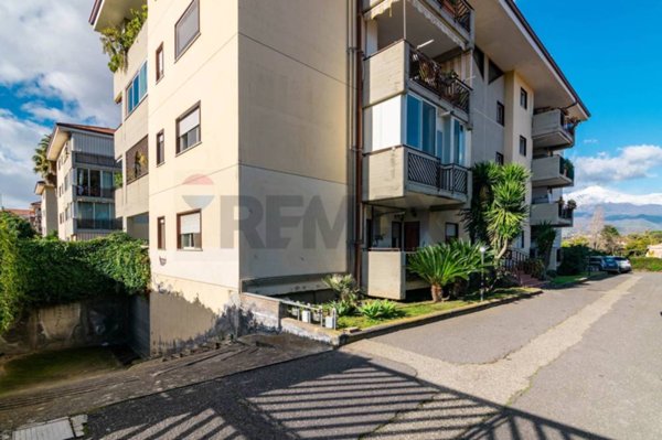 appartamento in vendita a Valverde(CT)