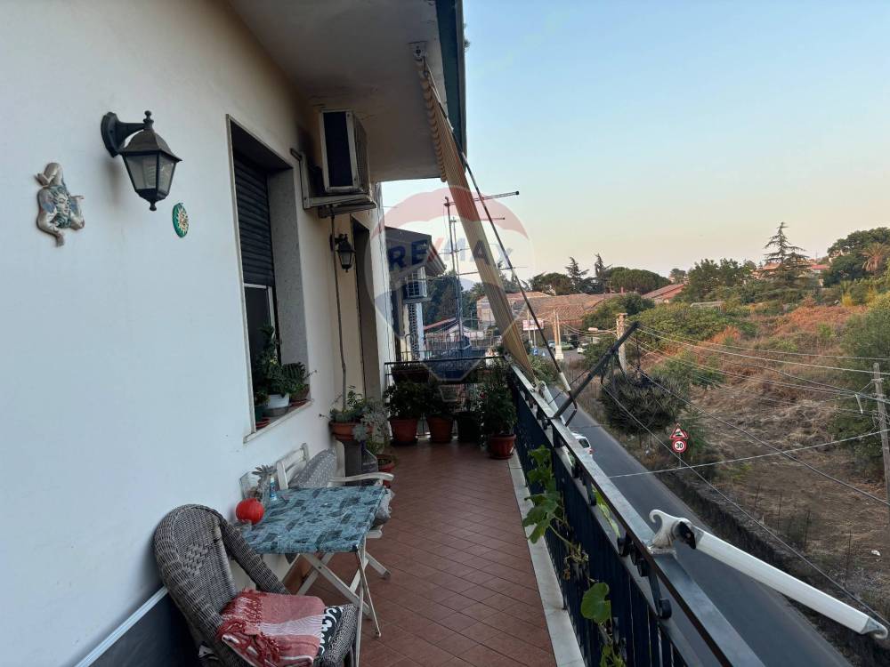 appartamento in vendita a Valverde(CT)