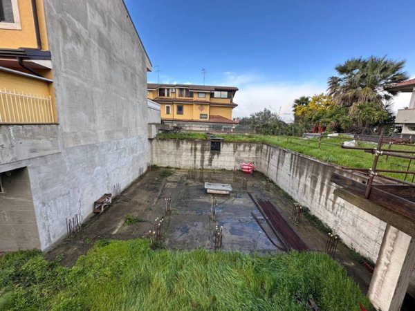 casa indipendente in vendita a Valverde(CT)