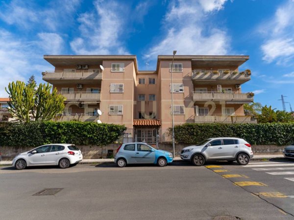 appartamento in vendita a Valverde(CT)